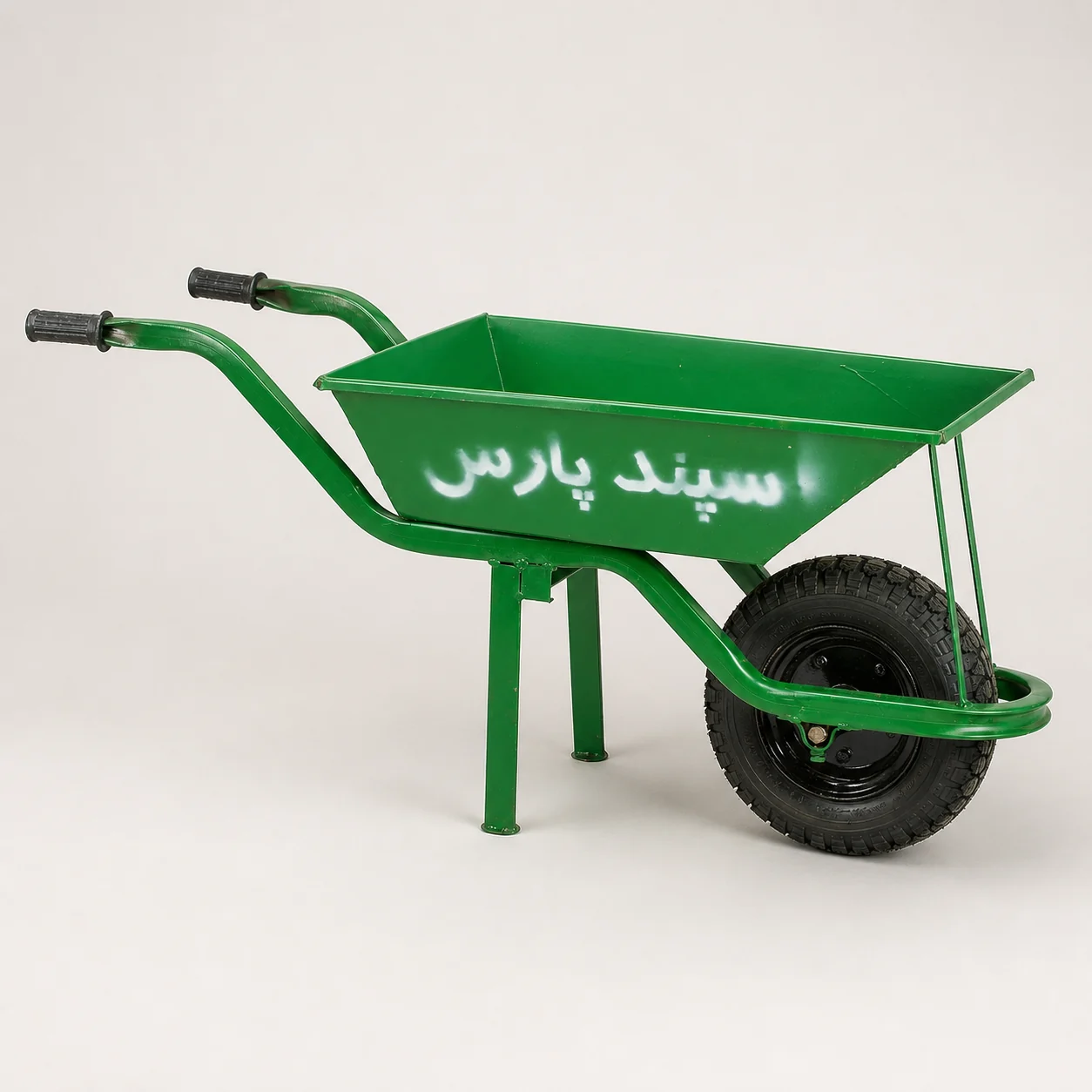 نمای سه‌رخ فرغون سپند پارس